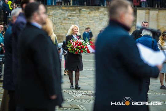 zdjęcie przedstawia osoby podczas uroczystości 11. listopada 2025