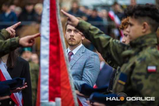 zdjęcie przedstawia osoby podczas uroczystości 11. listopada 2025