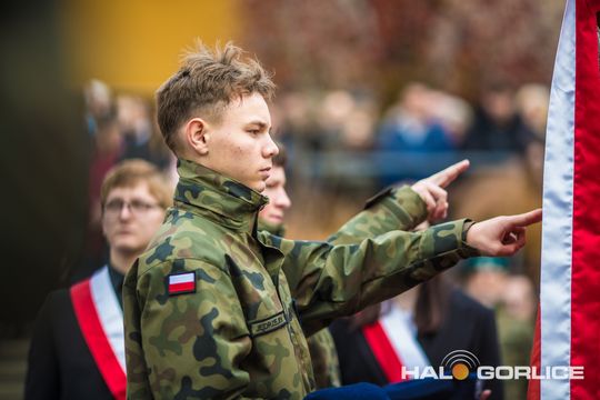 zdjęcie przedstawia osoby podczas uroczystości 11. listopada 2025