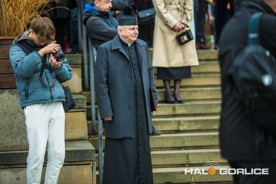 zdjęcie przedstawia osoby podczas uroczystości 11. listopada 2025