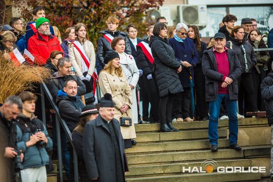 zdjęcie przedstawia osoby podczas uroczystości 11. listopada 2025