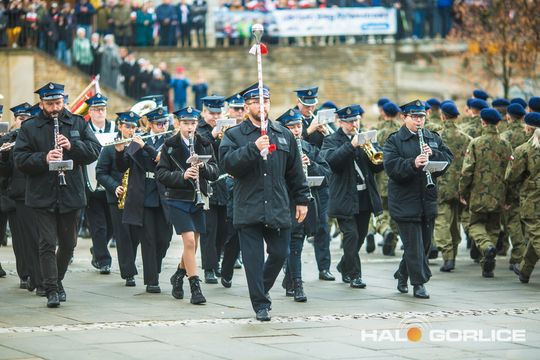 zdjęcie przedstawia osoby podczas uroczystości 11. listopada 2025