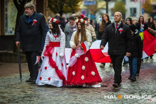 zdjęcie przedstawia osoby podczas uroczystości 11. listopada 2025