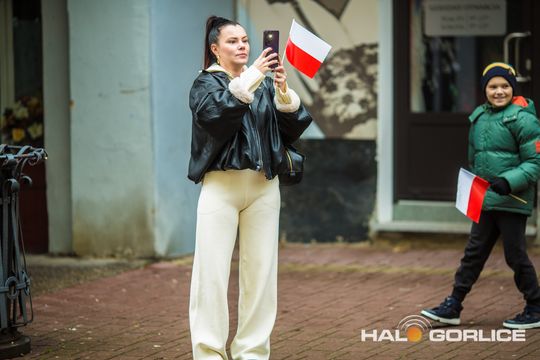 zdjęcie przedstawia osoby podczas uroczystości 11. listopada 2025