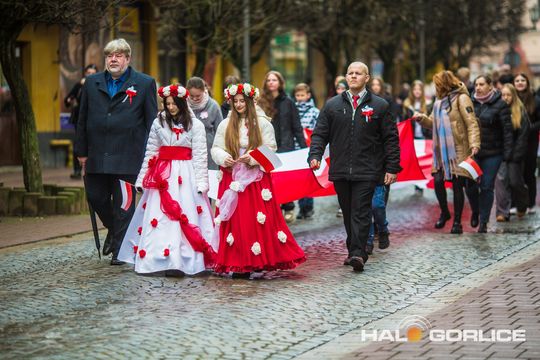 zdjęcie przedstawia osoby podczas uroczystości 11. listopada 2025