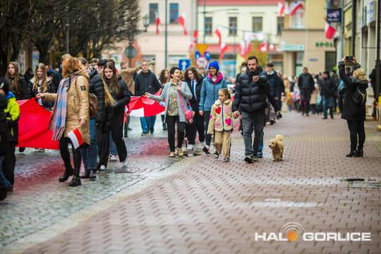 zdjęcie przedstawia osoby podczas uroczystości 11. listopada 2025