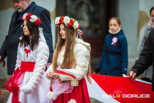 zdjęcie przedstawia osoby podczas uroczystości 11. listopada 2025