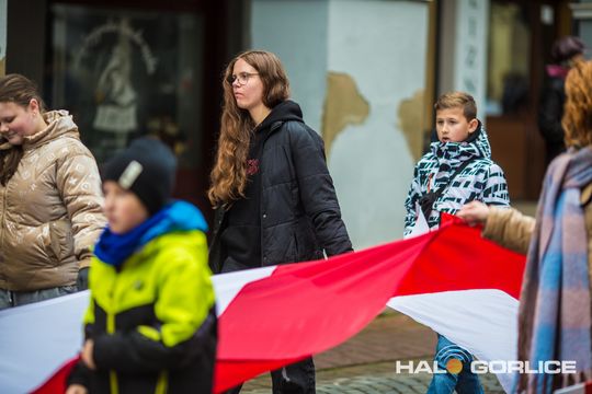 zdjęcie przedstawia osoby podczas uroczystości 11. listopada 2025