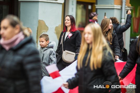 zdjęcie przedstawia osoby podczas uroczystości 11. listopada 2025