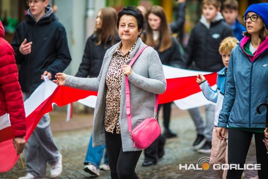 zdjęcie przedstawia osoby podczas uroczystości 11. listopada 2025