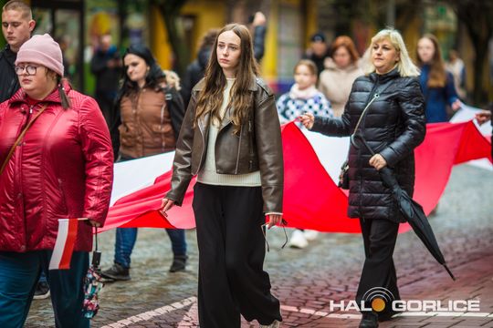 zdjęcie przedstawia osoby podczas uroczystości 11. listopada 2025