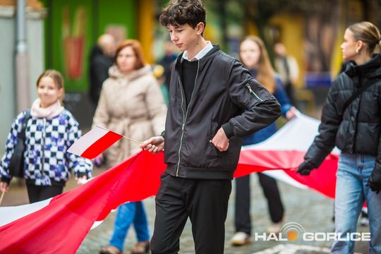 zdjęcie przedstawia osoby podczas uroczystości 11. listopada 2025
