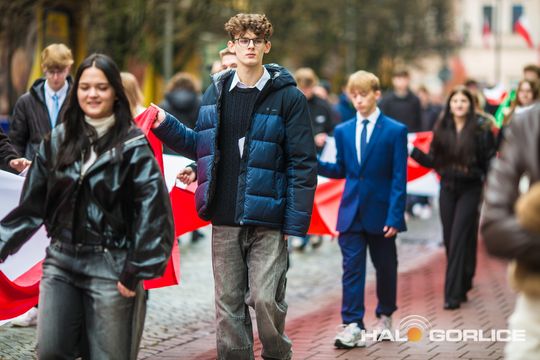 zdjęcie przedstawia osoby podczas uroczystości 11. listopada 2025
