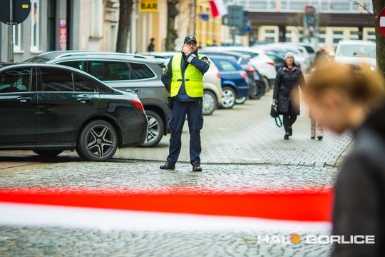 zdjęcie przedstawia osoby podczas uroczystości 11. listopada 2025