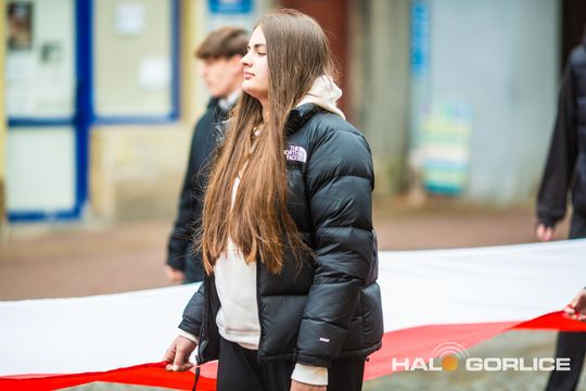 zdjęcie przedstawia osoby podczas uroczystości 11. listopada 2025