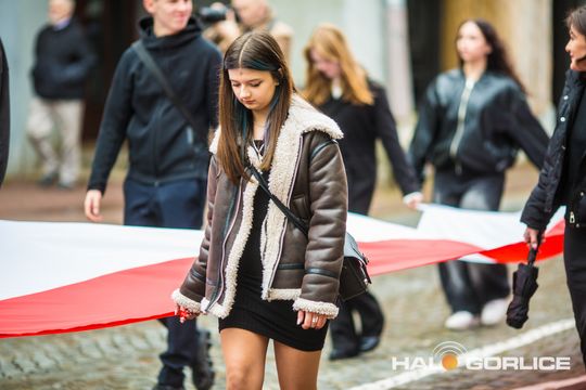 zdjęcie przedstawia osoby podczas uroczystości 11. listopada 2025