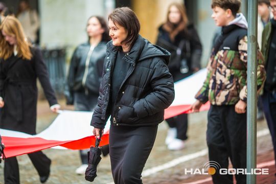 zdjęcie przedstawia osoby podczas uroczystości 11. listopada 2025