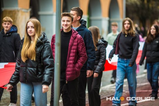 zdjęcie przedstawia osoby podczas uroczystości 11. listopada 2025