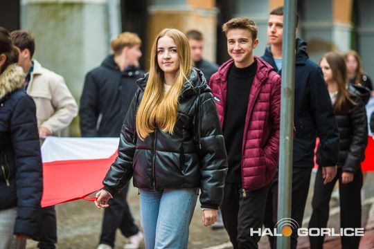zdjęcie przedstawia osoby podczas uroczystości 11. listopada 2025