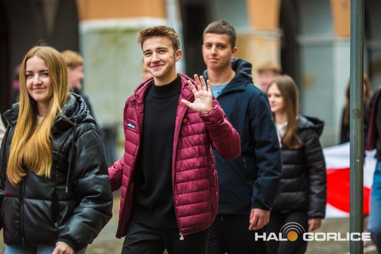 zdjęcie przedstawia osoby podczas uroczystości 11. listopada 2025