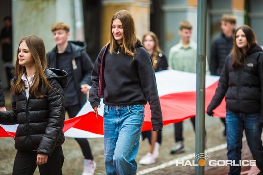 zdjęcie przedstawia osoby podczas uroczystości 11. listopada 2025