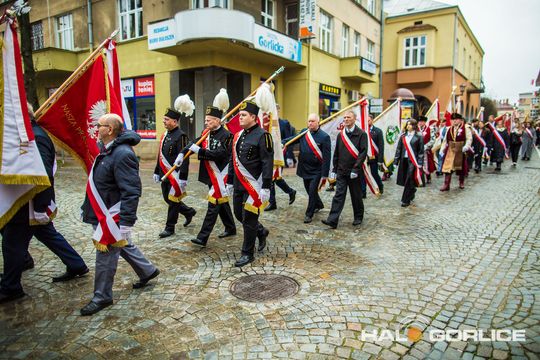 zdjęcie przedstawia osoby podczas uroczystości 11. listopada 2025