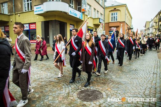 zdjęcie przedstawia osoby podczas uroczystości 11. listopada 2025