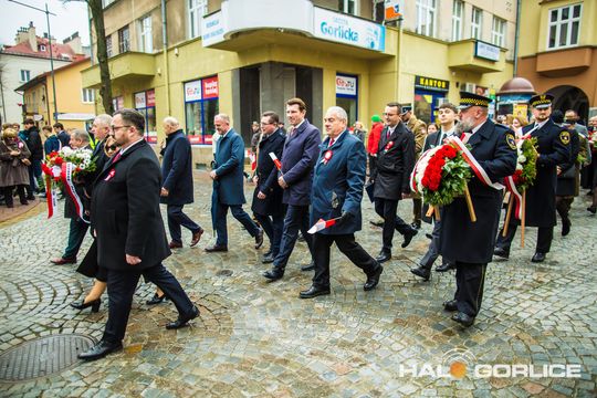zdjęcie przedstawia osoby podczas uroczystości 11. listopada 2025