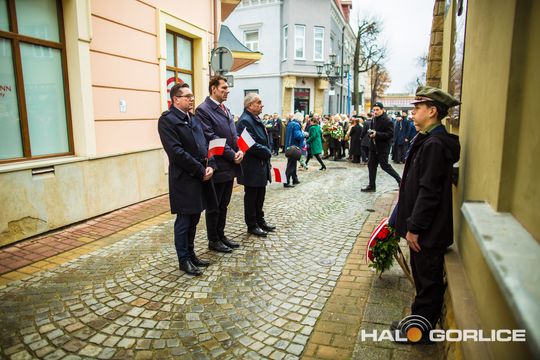 zdjęcie przedstawia osoby podczas uroczystości 11. listopada 2025