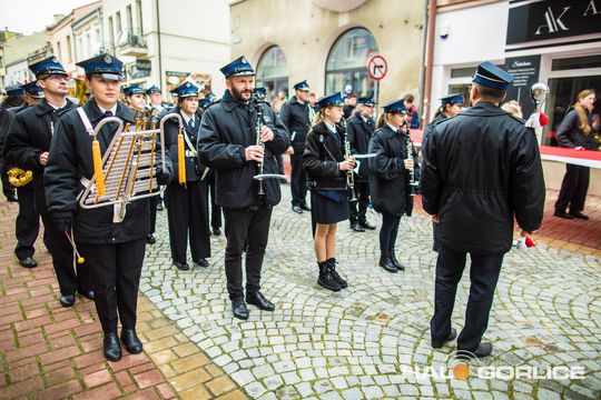zdjęcie przedstawia osoby podczas uroczystości 11. listopada 2025