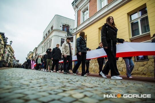 zdjęcie przedstawia osoby podczas uroczystości 11. listopada 2025
