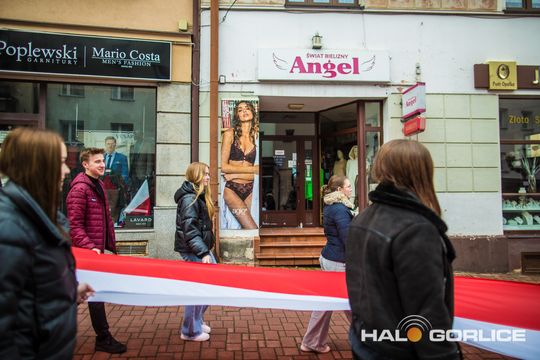 zdjęcie przedstawia osoby podczas uroczystości 11. listopada 2025