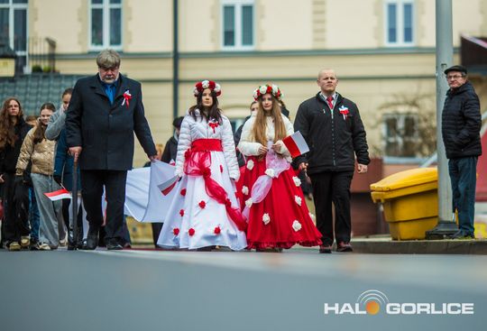 zdjęcie przedstawia osoby podczas uroczystości 11. listopada 2025