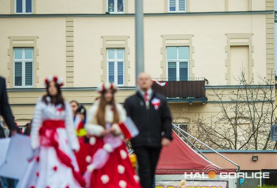 zdjęcie przedstawia osoby podczas uroczystości 11. listopada 2025