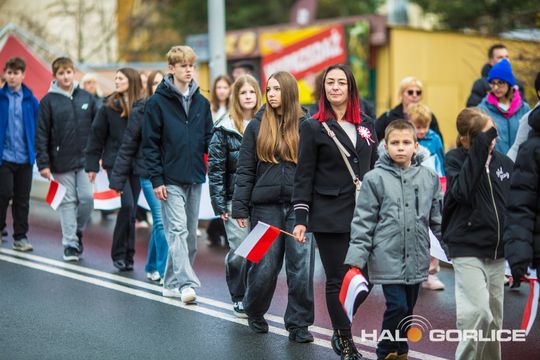 zdjęcie przedstawia osoby podczas uroczystości 11. listopada 2025
