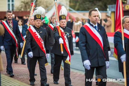 zdjęcie przedstawia osoby podczas uroczystości 11. listopada 2025