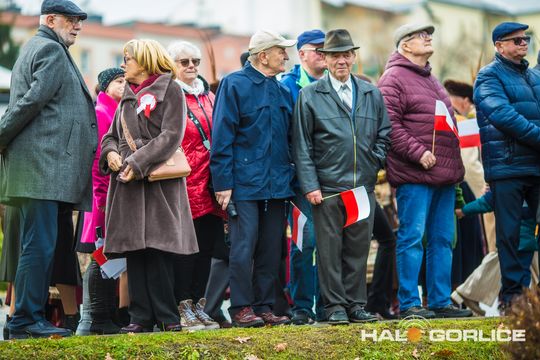 zdjęcie przedstawia osoby podczas uroczystości 11. listopada 2025