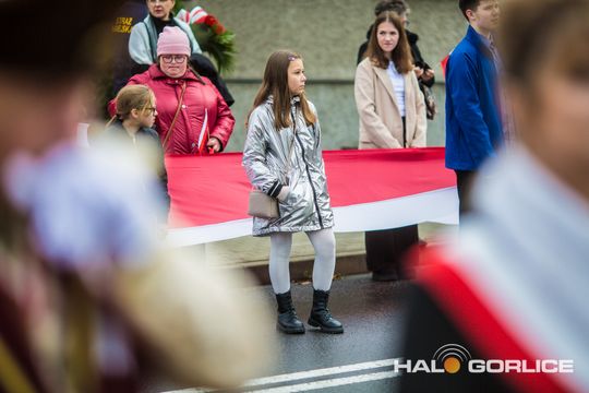zdjęcie przedstawia osoby podczas uroczystości 11. listopada 2025