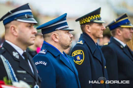 zdjęcie przedstawia osoby podczas uroczystości 11. listopada 2025
