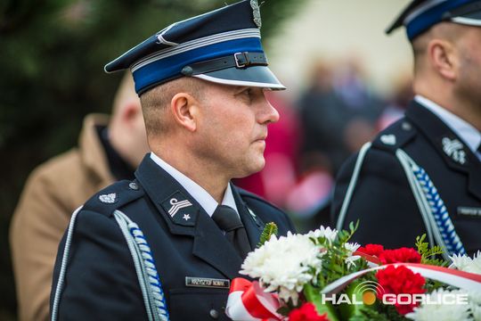 zdjęcie przedstawia osoby podczas uroczystości 11. listopada 2025