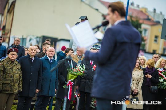 zdjęcie przedstawia osoby podczas uroczystości 11. listopada 2025
