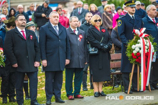 zdjęcie przedstawia osoby podczas uroczystości 11. listopada 2025