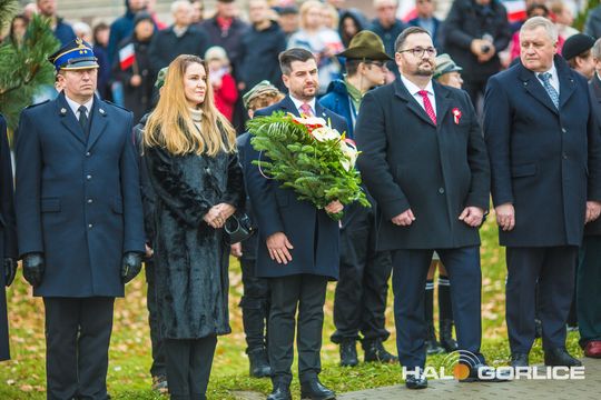 zdjęcie przedstawia osoby podczas uroczystości 11. listopada 2025