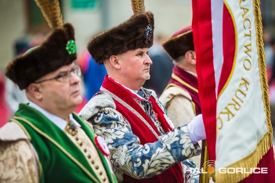 zdjęcie przedstawia osoby podczas uroczystości 11. listopada 2025