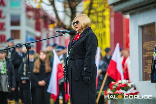 zdjęcie przedstawia osoby podczas uroczystości 11. listopada 2025