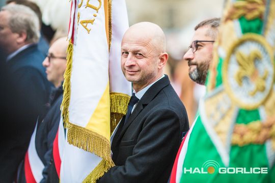 zdjęcie przedstawia osoby podczas uroczystości 11. listopada 2025
