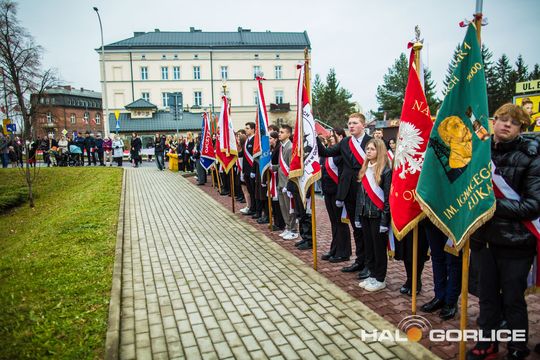 zdjęcie przedstawia osoby podczas uroczystości 11. listopada 2025