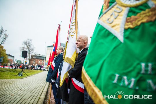 zdjęcie przedstawia osoby podczas uroczystości 11. listopada 2025