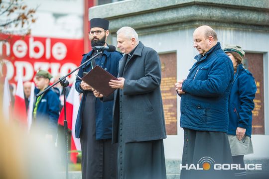 zdjęcie przedstawia osoby podczas uroczystości 11. listopada 2025