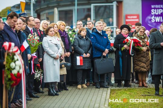 zdjęcie przedstawia osoby podczas uroczystości 11. listopada 2025